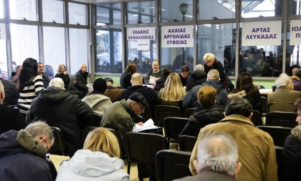 «Σπάνε» την απαγόρευση κυκλοφορίας και πάνε στα γραφεία κτηματογράφησης